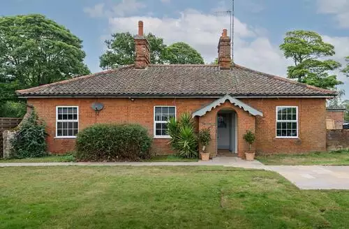 3 bedroom 3 Bed Cottage In Northrepps beach and hot tub in Norfolk
