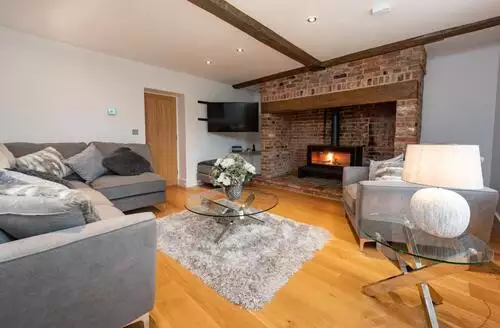 4 bedroom 4 Bed Cottage In Northrepps beach and hot tub in Norfolk