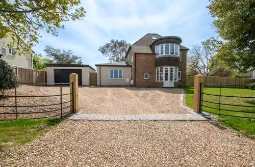 4 bedroom 4 Bed Cottage In West Runton beach and hot tub in Norfolk