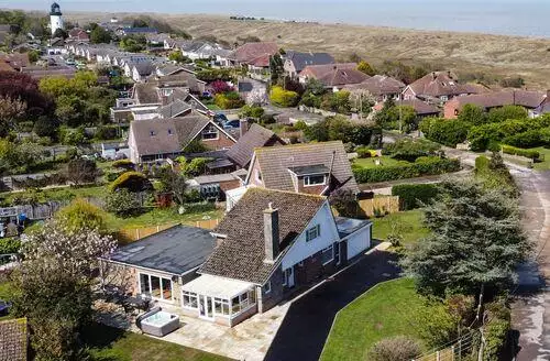 4 bedroom Fallowfield beach and hot tub in Norfolk