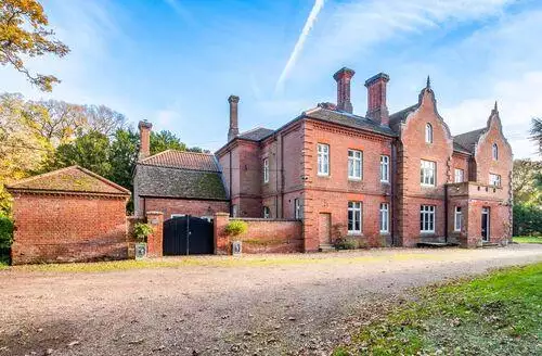 13 bedroom Filigree Manor And Mews beach and hot tub in Norfolk