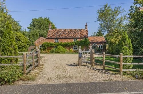 6 bedroom 6 Bed Cottage In Foulsham in Norfolk