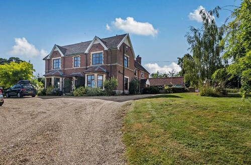 7 bedroom 7 Bed Cottage In Earsham in Norfolk