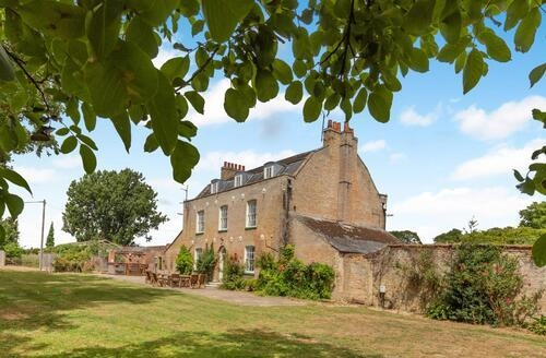 9 bedroom 9 Bed Cottage In Three Holes in Norfolk