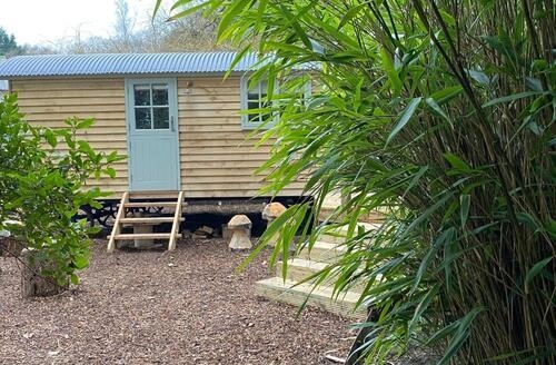 1 bedroom Chez Maurice Luxury Shepherds Hut With Bath And Hot Tub in Norfolk