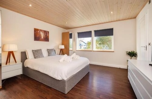 3 bedroom Stargaze Lodge Fritton: Luxury With Hot Tub in Norfolk