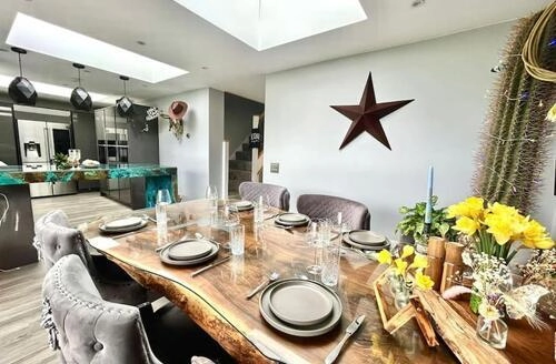 5 bedroom Unique And Pet Friendly Luxury Retreat With Hot Tub in Norfolk