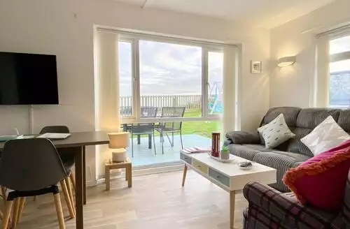 3 bedroom 3 Bed Cottage In Kessingland beach and hot tub in Suffolk