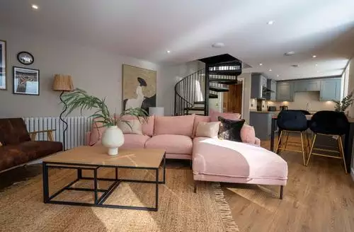 2 bedroom Coral Cottage beach and hot tub in Suffolk