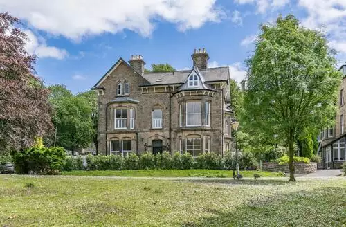 3 bedroom 3 Bed Apartment In Buxton in Derbyshire