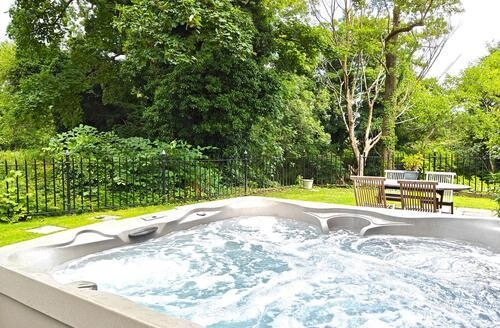 5 bedroom 5 Bed Cottage In Belper in Derbyshire