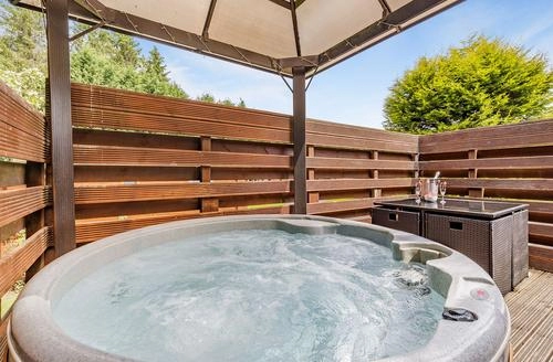 1 bedroom Buxton Lodge With Hot Tub in Derbyshire