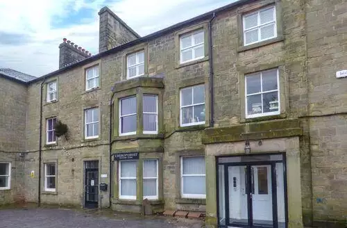 4 bedroom 12 Eagle Parade in Peak District