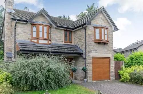 4 bedroom 2 Carr Farm Close in Peak District