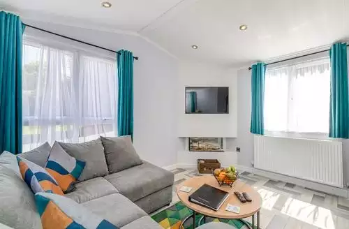 1 bedroom Buxton Pet Friendly Lodge With Hot Tub in Peak District
