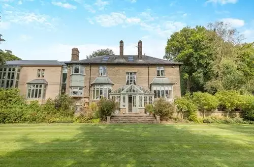 4 bedroom Gadley House East Wing in Peak District