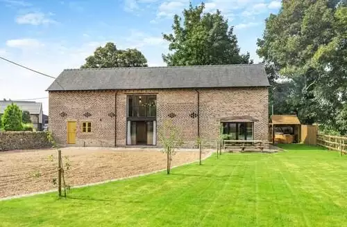 4 bedroom Shepherds Barn in Peak District