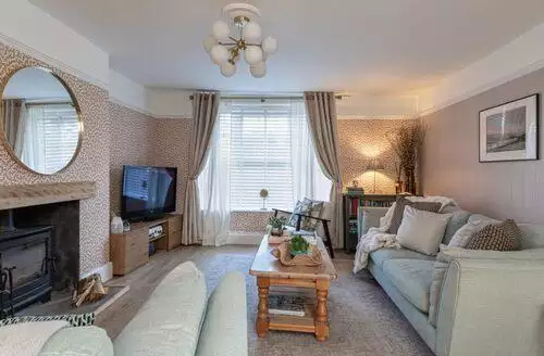 3 Bed Cottage In North Sunderland