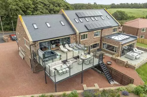 3 bedroom 3 Bed Cottage In Red Row beach and hot tub in Northumberland