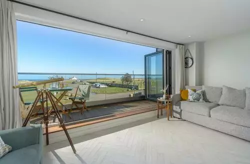 4 bedroom 4 Bed Cottage In Amble beach and hot tub in Northumberland