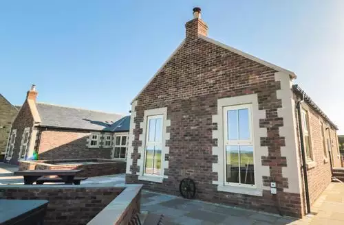 2 bedroom Bothy Cottage beach and hot tub in Northumberland