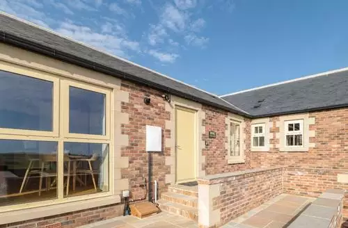 2 bedroom Byre Cottage beach and hot tub in Northumberland
