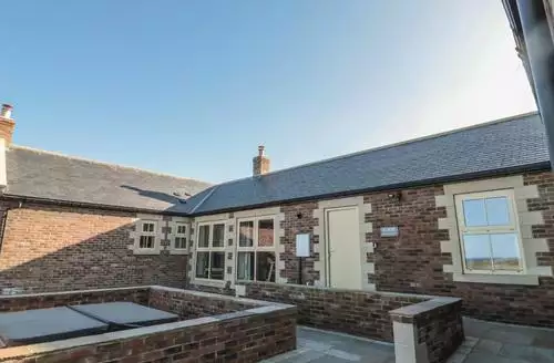 2 bedroom Nook Cottage beach and hot tub in Northumberland