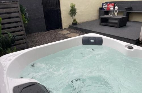 3 bedroom Chã¢Teau By The Sea   Hotel Style 3 Bed Optional Hot Tub in Northumberland