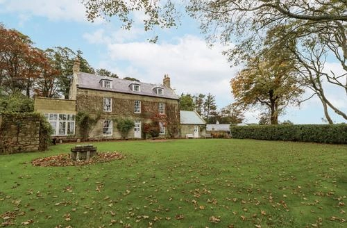 5 bedroom Elford Farmhouse in Northumberland