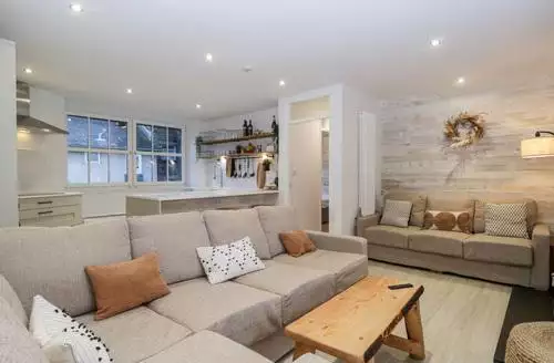 5 bedroom Dixon Court in Ambleside