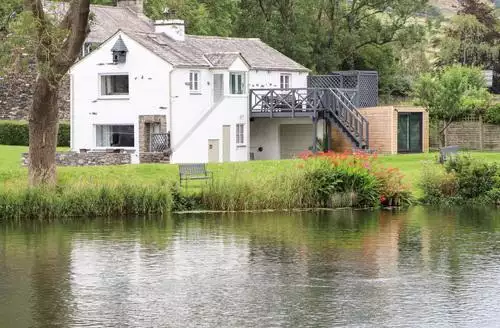 2 bedroom Riverside Hideaway in Lake District