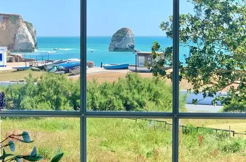 3 bedroom 3 Bed Apartment In Freshwater in Isle Of Wight