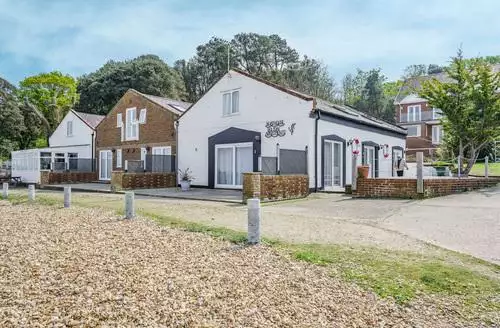 1 bedroom West Sea View No 5 in Isle Of Wight