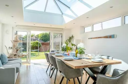 4 bedroom 4 Bed Cottage In Sandown beach and hot tub in Isle Of Wight