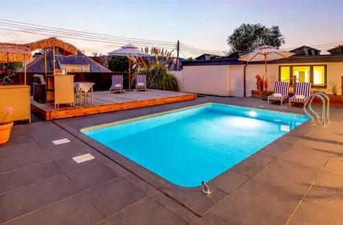 6 bedroom 6 Bed Cottage In Shanklin beach and hot tub in Isle Of Wight