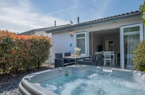 2 bedroom 2 Bed Cottage In Totland Bay in Isle Of Wight