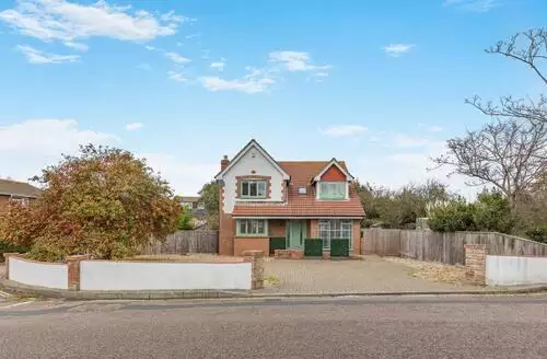 4 bedroom 4 Bed Cottage In Freshwater in Isle Of Wight