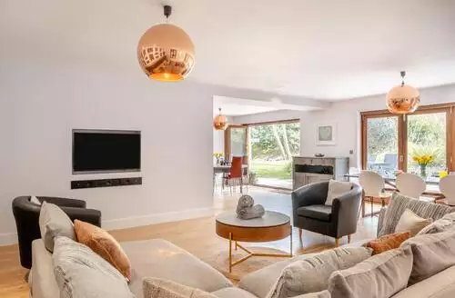 6 bedroom 6 Bed Cottage In Wootton Bridge in Isle Of Wight