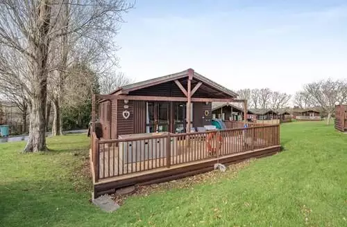 3 bedroom Green Poplars in Isle Of Wight