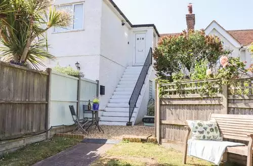 1 bedroom Bay Tor in Kent