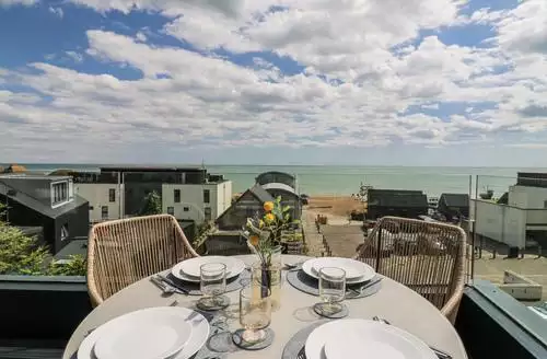 2 bedroom Flat 4   Penthouse in Kent