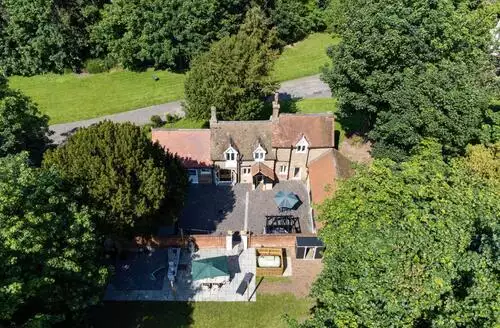 4 bedroom 4 Bed Cottage In Broadstairs beach and hot tub in Kent