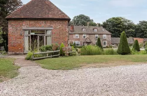 2 bedroom Dovecote beach and hot tub in Kent