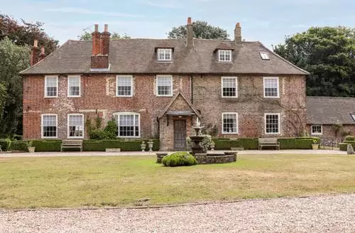 10 bedroom Solton Manor beach and hot tub in Kent