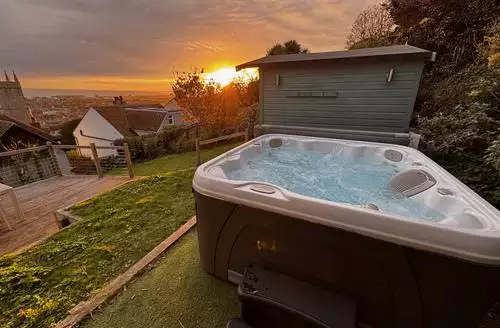 3 bedroom Overchurch in Kent