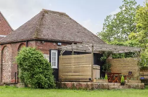 1 bedroom The Snug At Pickelden Farmhouse in Kent