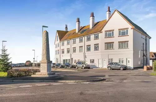2 bedroom 2 Bed Apartment In Barton On Sea in New Forest