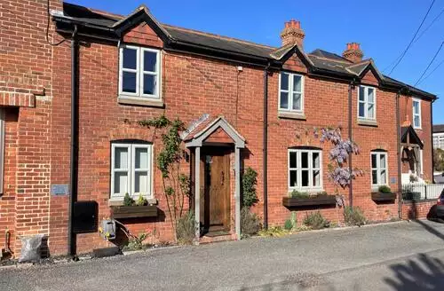 4 bedroom 4 Bed Cottage In Lymington in New Forest