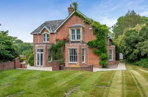 5 bedroom 5 Bed Cottage In Blashford in New Forest