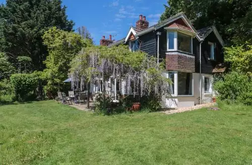4 bedroom Brook Farm in New Forest